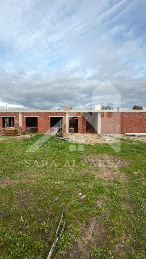 VISTA DE UN LATERAL DE LA CASA