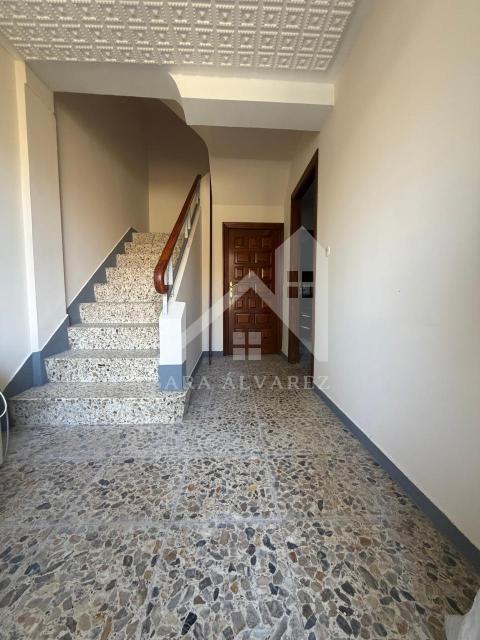 Acceso planta baja y alta