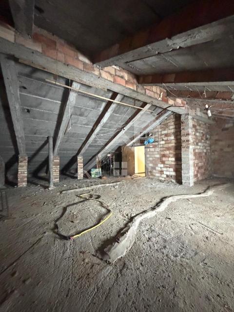 Zona abuhardillada
