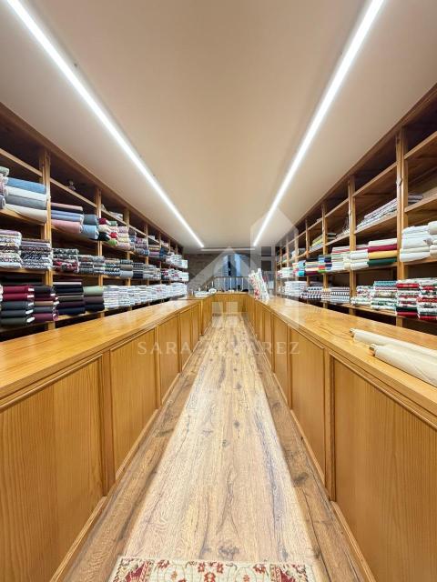 SE VENDE EXCLUSIVO LOCAL EN EL CENTRO DE PONTEVEDRA