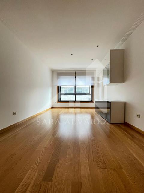 SE ALQUILA PISO LUMINOSO DE TRES HABITACIONES EN ZONA EDUARDO PONDAL (PONTEVEDRA)