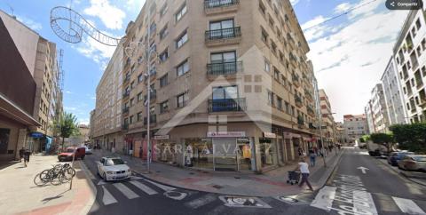 SE ALQUILA ESTUPENDO PISO DE TRES HABITACIONES CON GARAJE EN BENITO CORBAL