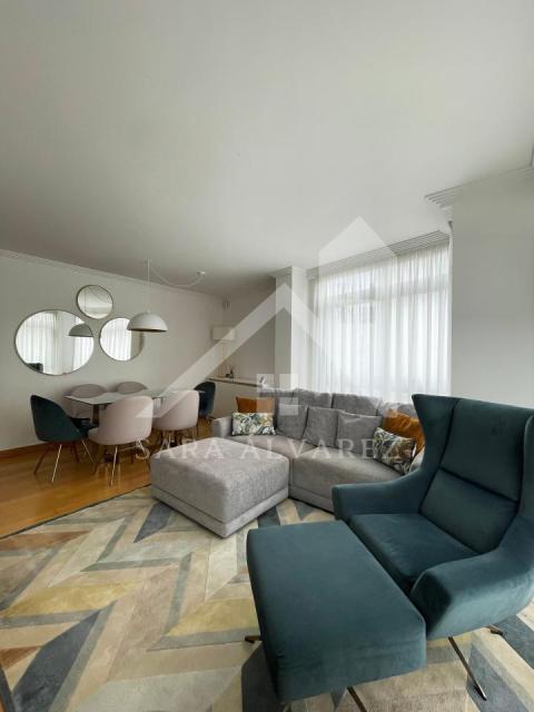 SE ALQUILA IMPRESIONANTE PISO DE TRES HABITACIONES CON GARAJE EN EDUARDO PONDAL