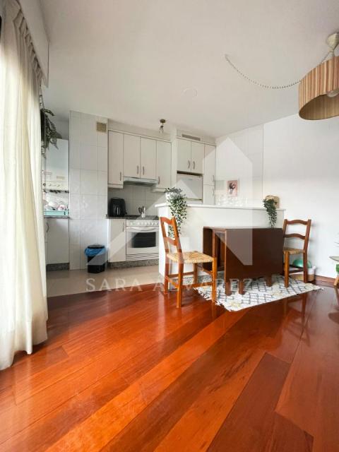 SE ALQUILA LUMINOSO APARTAMENTO CON TERRAZA EN PLENO CENTRO DE PONTEVEDRA