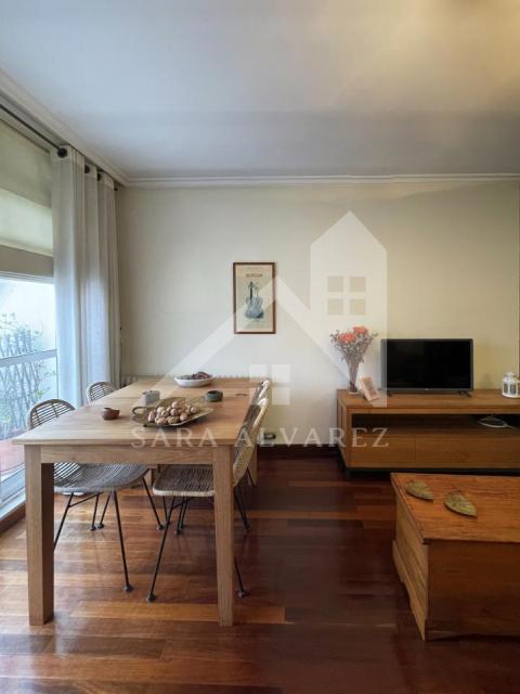 SE ALQUILA LUMINOSO PISO CON TERRAZA  DE 2 HABITACIONES CON GARAJE  EN EL CENTRO DE PONTEVEDRA