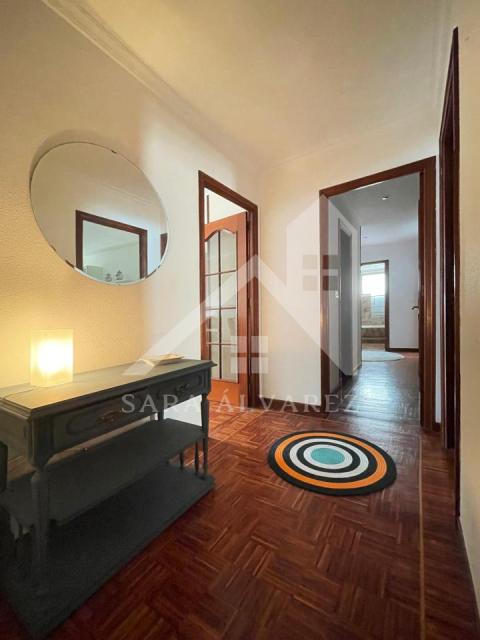 SE ALQUILA ESPECTACULAR PISO LUMINOSO EN UNA DE LAS ZONAS MÁS COTIZADAS DE PONTEVEDRA