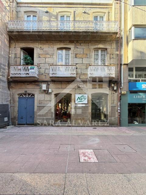 SE VENDE PISO DE 205 METROS CON TERRAZA EN LA CALLE DE LA OLIVA EN PLENO CENTRO DE PONTEVEDRA
