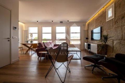 SE VENDE IMPRESIONANTE PISO REFORMADO DE 122 METROS CUADRADOS EN PLENO CENTRO DE LA CIUDAD DE PONTEVEDRA