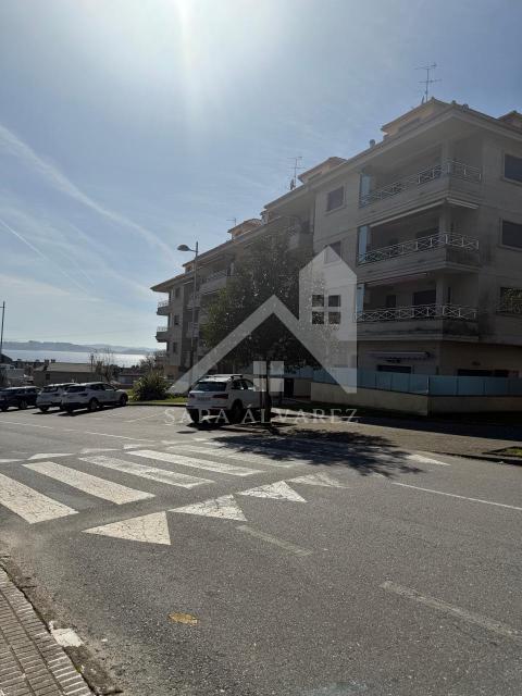 SE VENDE LUMINOSO Y AMPLIO PISO DE DOS HABITACIONES CON DOS TERRAZAS EN UNA  ESTUPENDA ZONA RESIDENCIAL EN SANXENXO