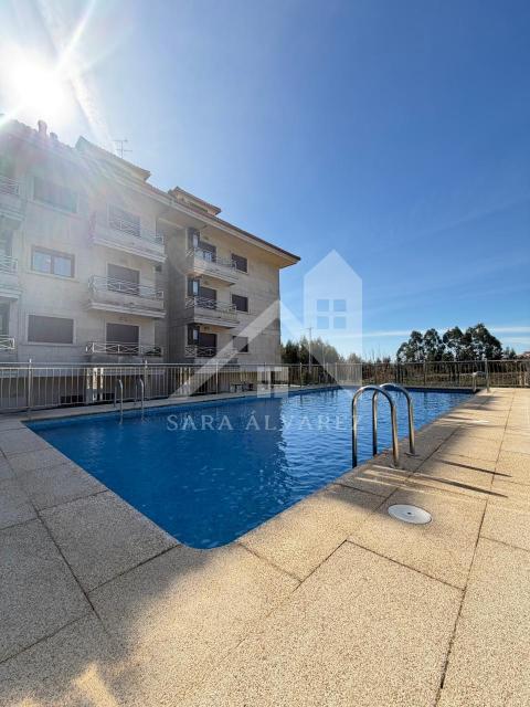 ZONA DE LA PISCINA DE LA URBANIZACIÓN