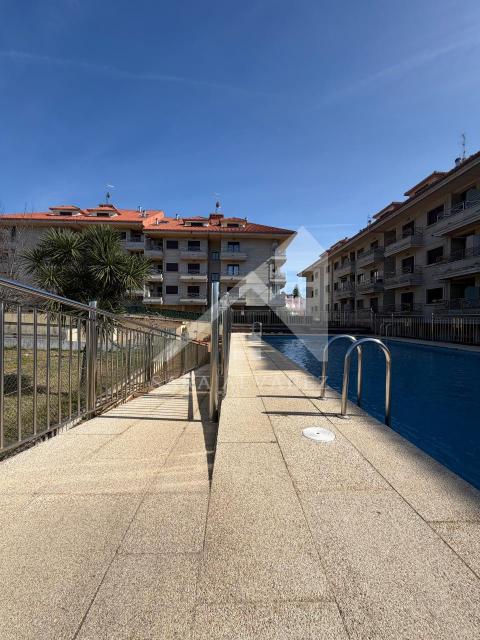 ZONA DE LA PISCINA DE LA URBANIZACIÓN