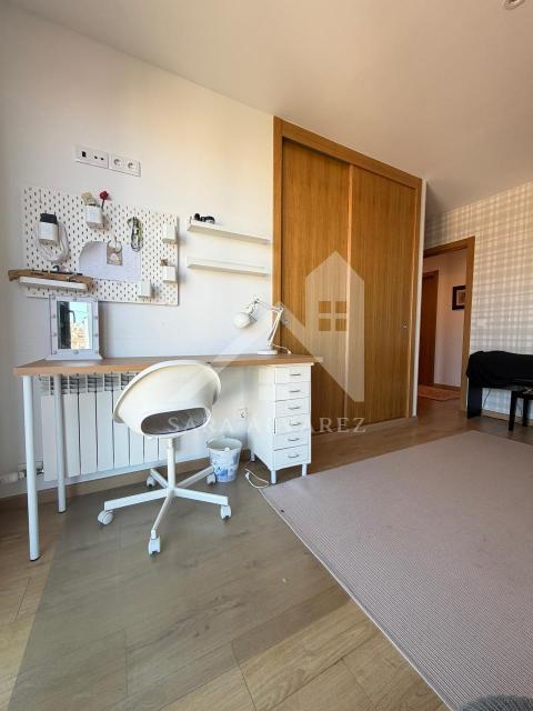 ZONA DE ESTUDIO Y ARMARIO HABITACIÓN 3