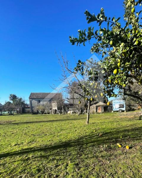 SE VENDE TERRENO CON PROYECTO DE CASA MODERNA DE UNA SOLA PLANTA PROXIMO A PONTEVEDRA